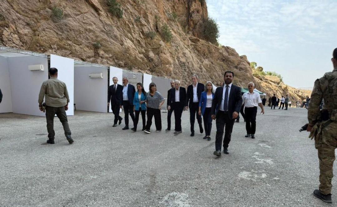 Ahmet Türk detail at the PKK's gun-burning ceremony! For the first time in 8 years... 3