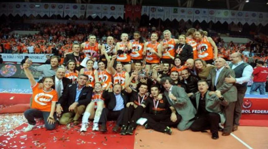 Eczacıbaşı efsanesi geri d&ouml;nd&uuml;!