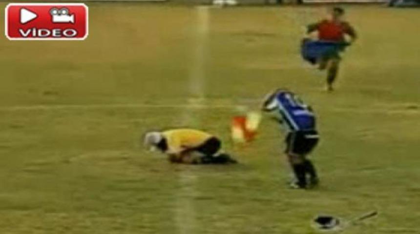 Bu futbolcu sizce ne yapıyor? (Video)