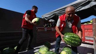 Kayseri’de 17 ton karpuz dağıtıldı