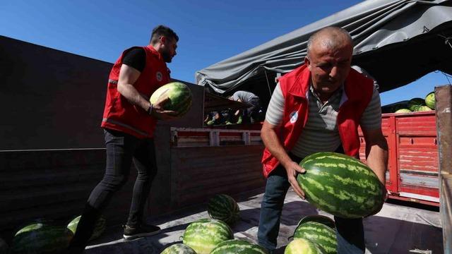 Kayseri’de 17 ton karpuz dağıtıldı
