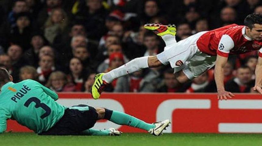 Arsenal'de van Persie şoku!