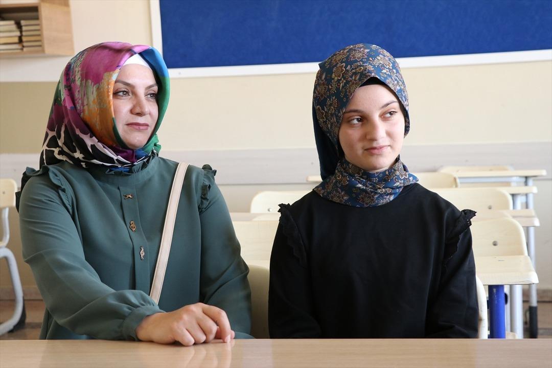 LGS Türkiye birincisi Şevval Ece Kılınçer: "Asrın felaketi" olan depremde kaybettiği babasına sözünü tuttu, tam puan aldı… 4