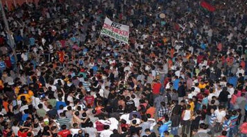 Diyarbakır'da ilgin&ccedil; pankart..!