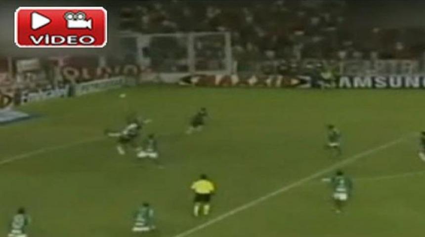 Oturarak gol attı! (İZLEYİN)