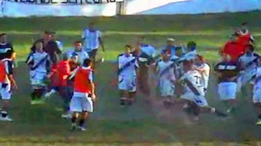 1 ma&ccedil;ta tam 36 kırmızı kart (İZLEYİN)