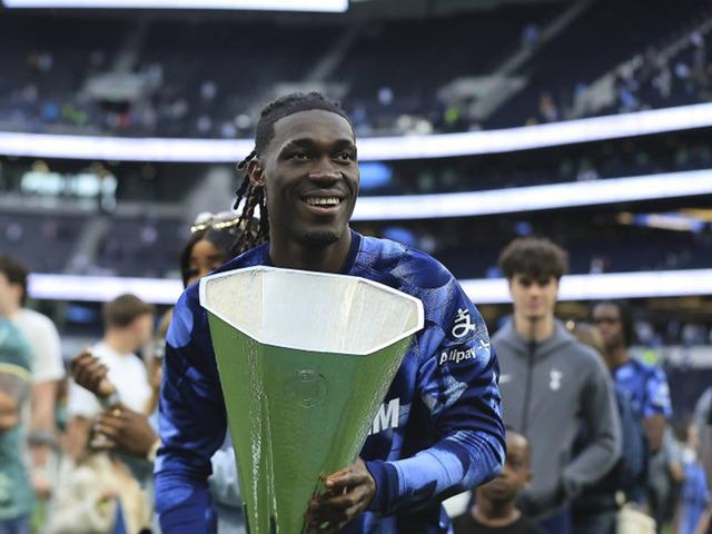 Fenerbahçe'de orta saha için transfer hareketliliği! Yves Bissouma için resmi temas başladı...