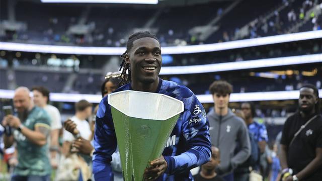 Fenerbahçe'de orta saha için transfer hareketliliği! Yves Bissouma için resmi temas başladı...