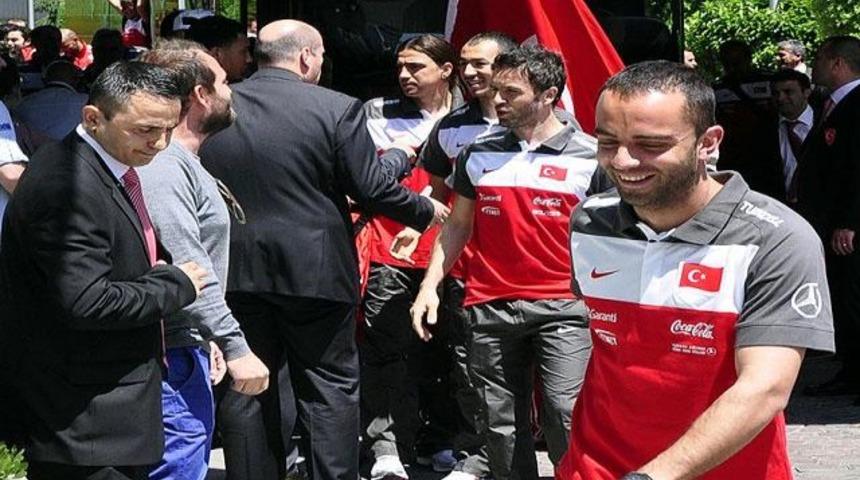 Milliler Viyana seferinde...