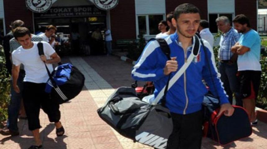 18 futbolcu kenti terk etti!