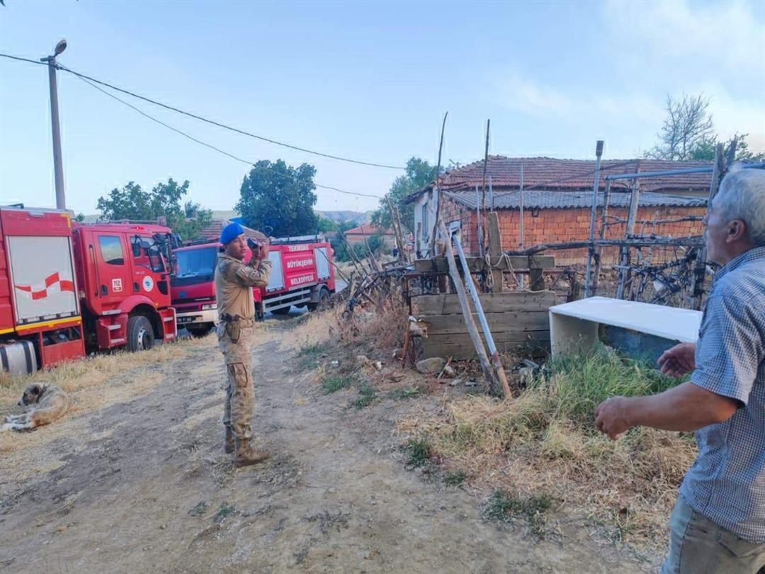 Tekirdağ da orman yangını! Alevlerin tehdit ettiği bir mahalle boşaltılıyor  2