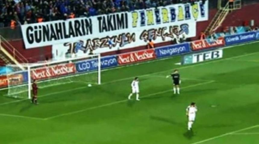 Fenerlileri &ccedil;ıldırtan pankart!