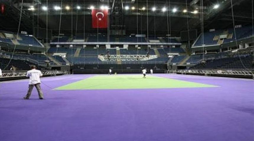 Sinan Erdem tenis kortu oldu!