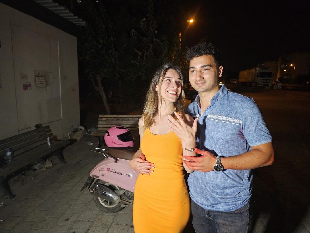 1200xauto Adana'da evlenme teklifi karakolda bitti! 14 yıllık sevgilisine hayatının şokunu yaşattı