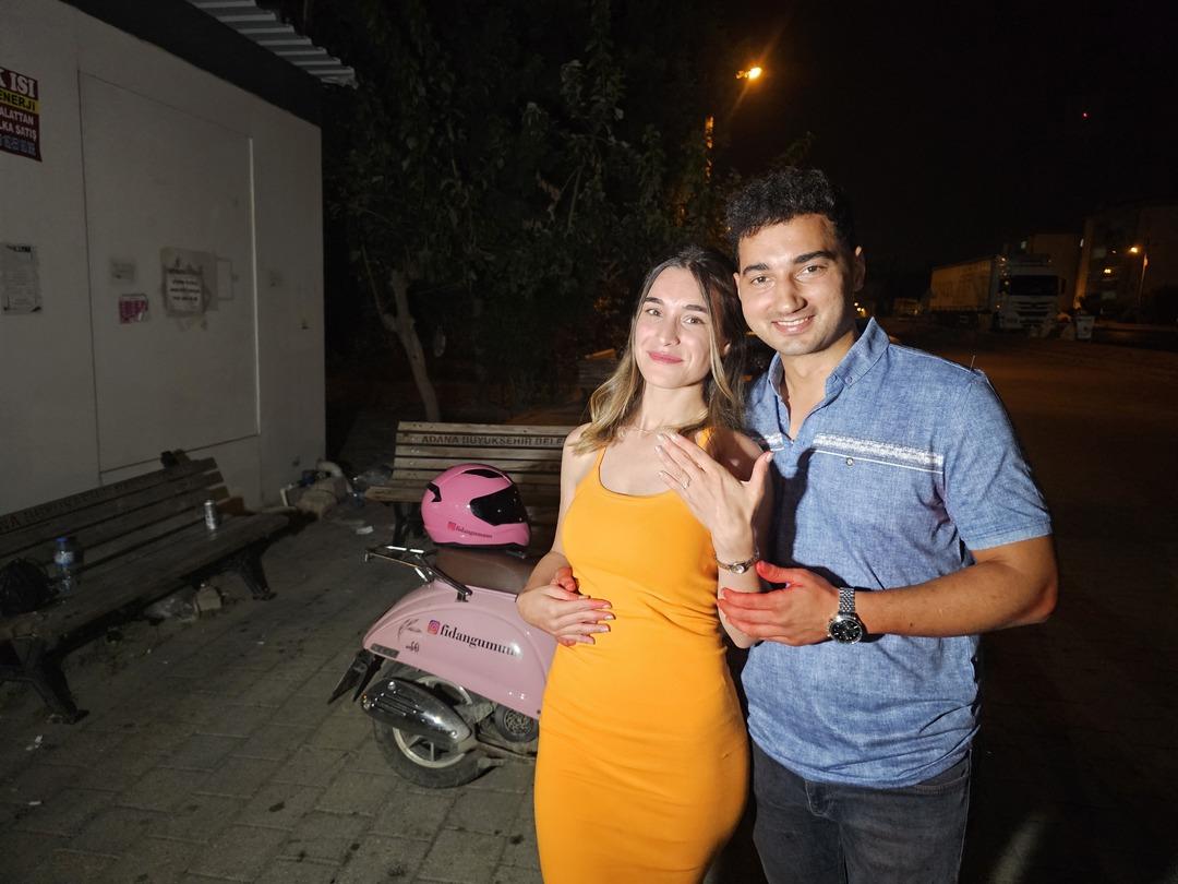 1200xauto Adana'da evlenme teklifi karakolda bitti! 14 yıllık sevgilisine hayatının şokunu yaşattı