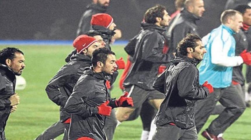 Milli takımda şok &uuml;st&uuml;ne şok!