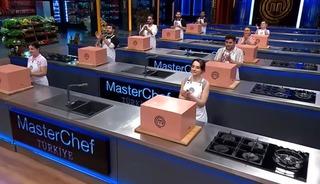 MasterChef ilk ana kadroya kim girdi? MasterChef'te önlüğü kazanan isim belli oldu