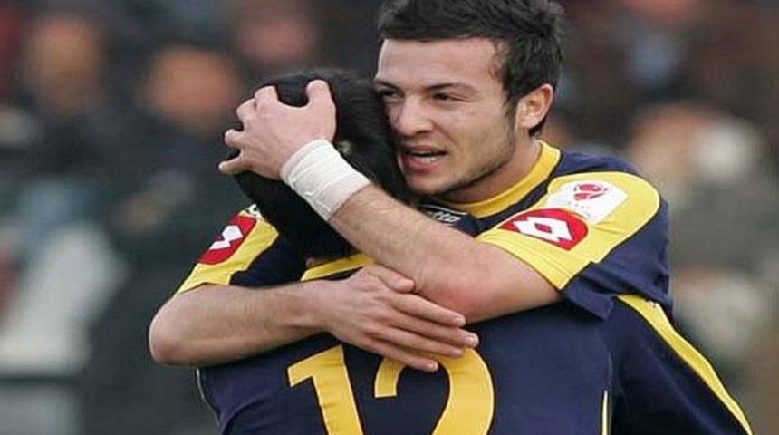 &Ouml;zg&uuml;r &Ccedil;ek'e Avrupa'dan dev talip!