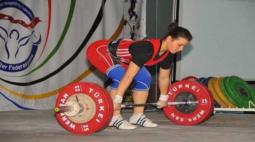 'Geleceğe koşanlar'dan 3 madalya birden!