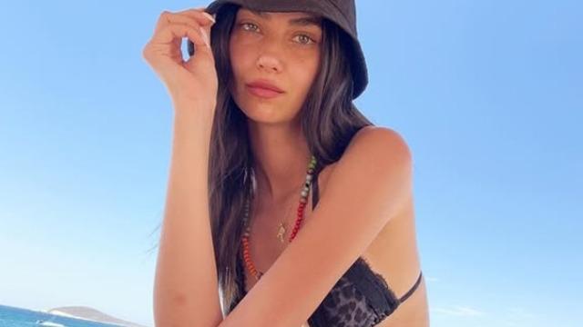 Kırgın Çiçekler'in Meral'i Aleyna Solaker tatilde! Mayolu pozlarını peş peşe yayınladı