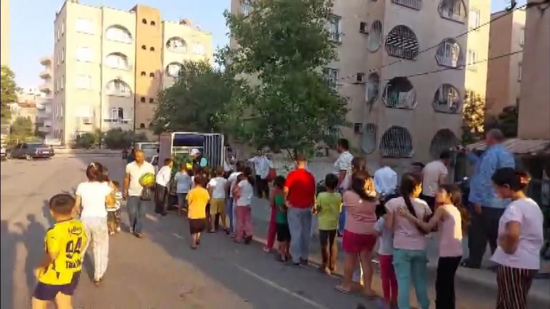 Davul zurna ile bedava dağıttı! 10 dakikada bitti  2