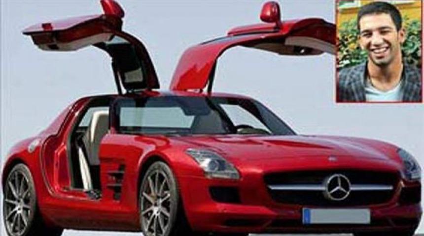 Hangi futbolcu hangi arabaya biniyor!