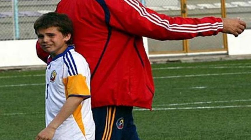 Minik Hagi'nin g&ouml;zyaşları!