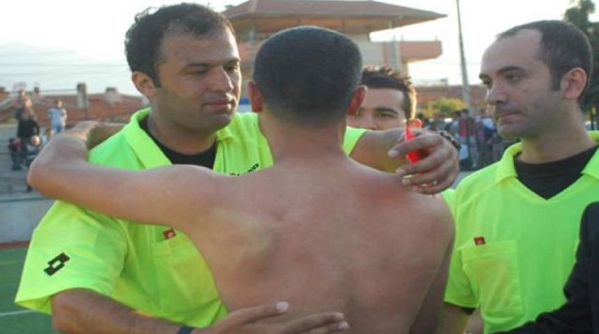 Oyundan attı, dayanamadı &ouml;pt&uuml;!