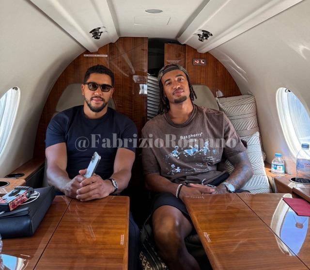 Dünya devinin elinden aldı! Fenerbahçe'nin yeni transferi Archie Brown kendisini Sarı-Lacivertliler'e bağlayan imzayı atmak için İstanbul'a geldi