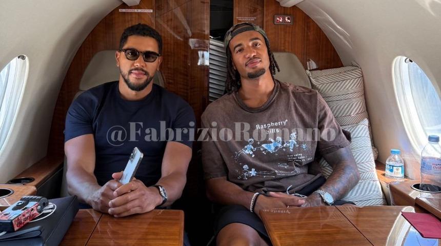 Dünya devinin elinden aldı! Fenerbahçe'nin yeni transferi Archie Brown kendisini Sarı-Lacivertliler'e bağlayan imzayı atmak için İstanbul'a geldi