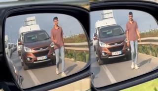 Bursa'da dikkat çeken görüntü: Emniyet şeridinde yürüdü! Sebebi bakın neymiş...