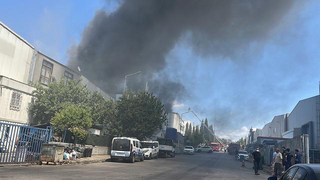 Kocaeli'de fabrikada yangın! Ekipler sevk edildi