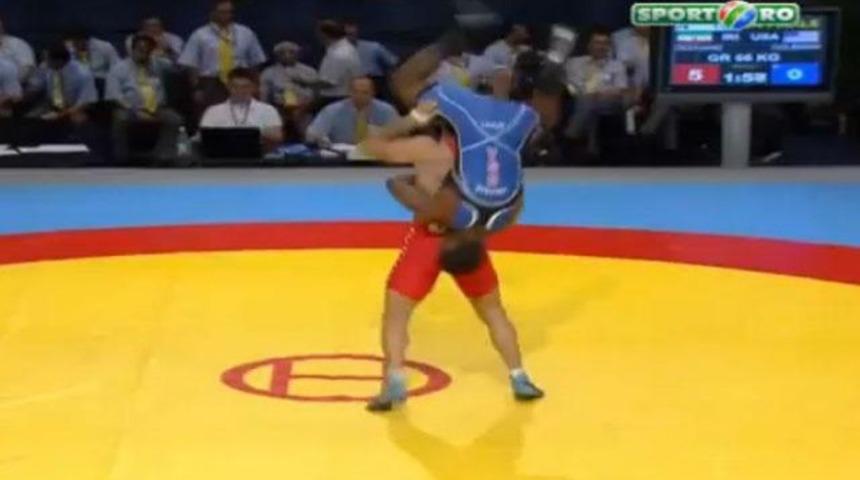 G&uuml;reş g&uuml;reş olalı b&ouml;yle 'tuş' g&ouml;rmedi (Video)