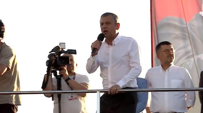 Özgür Özel'den Cumhurbaşkanı Erdoğan'a sert sözler! "Bir çatı kuracak, vatandaşlık bilinci yerine..."