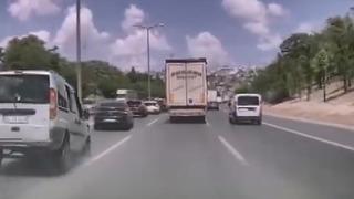 Büyükçekmece'de zincirleme kaza kamerada