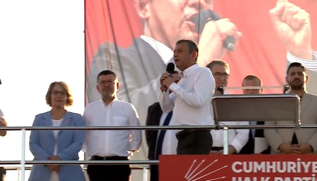 Özgür Özel den Cumhurbaşkanı Erdoğan a sert sözler! "Bir çatı kuracak, vatandaşlık bilinci yerine..." 1