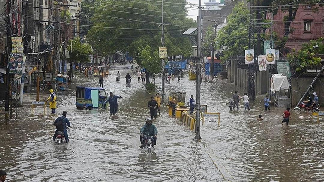 Pakistan da muson yağmurlarının yol açtığı sellerde ölenlerin sayısı 104 e çıktı 1