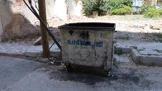 Vicdansızlığın bu kadarı! Doğurduğu bebeğini çöp konteynerine atıp ölüme terk etti... Bebeğin sesini duyduk...