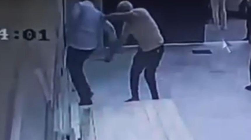 Yer: Mersin! Cami müezzini bacağından bıçaklandı