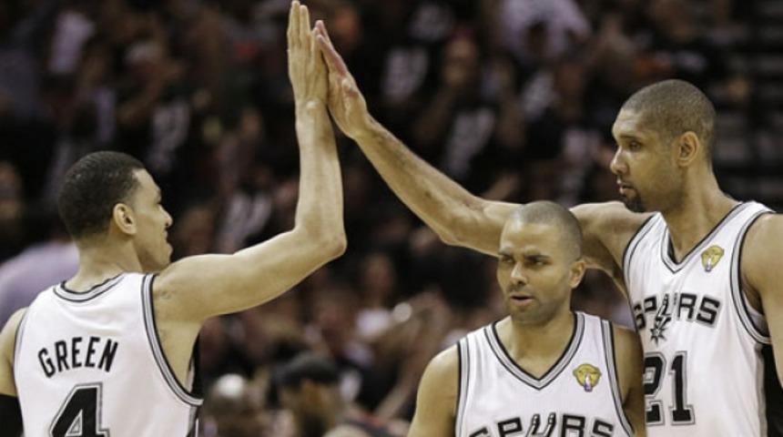 Spurs bir adım &ouml;nde! 