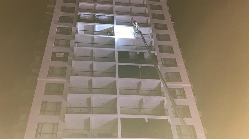 Ankara'da 26 katlı binada yangın paniği! Vatandaşlar tahliye ediliyor, dumandan etkilenenler oldu