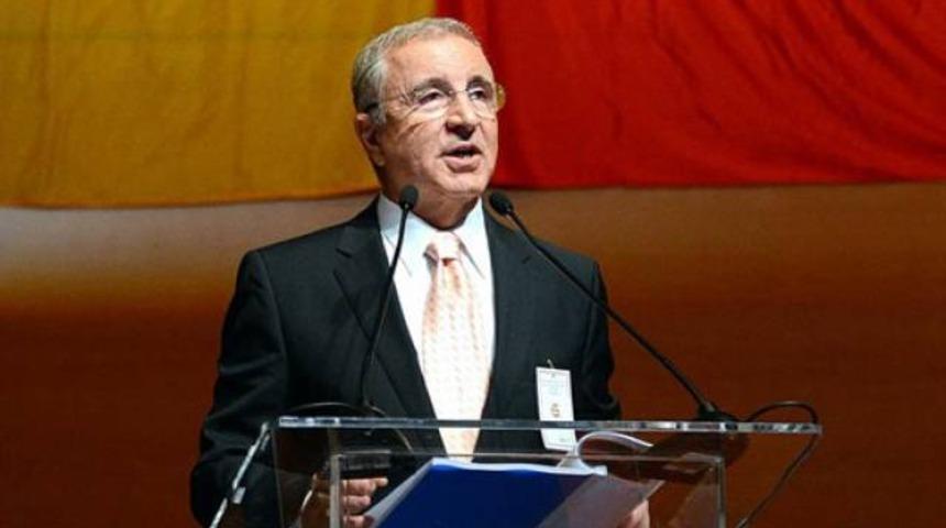 &Uuml;nal Aysal'dan flaş a&ccedil;ıklamalar!