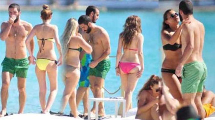 Arda Turan kızların markajında