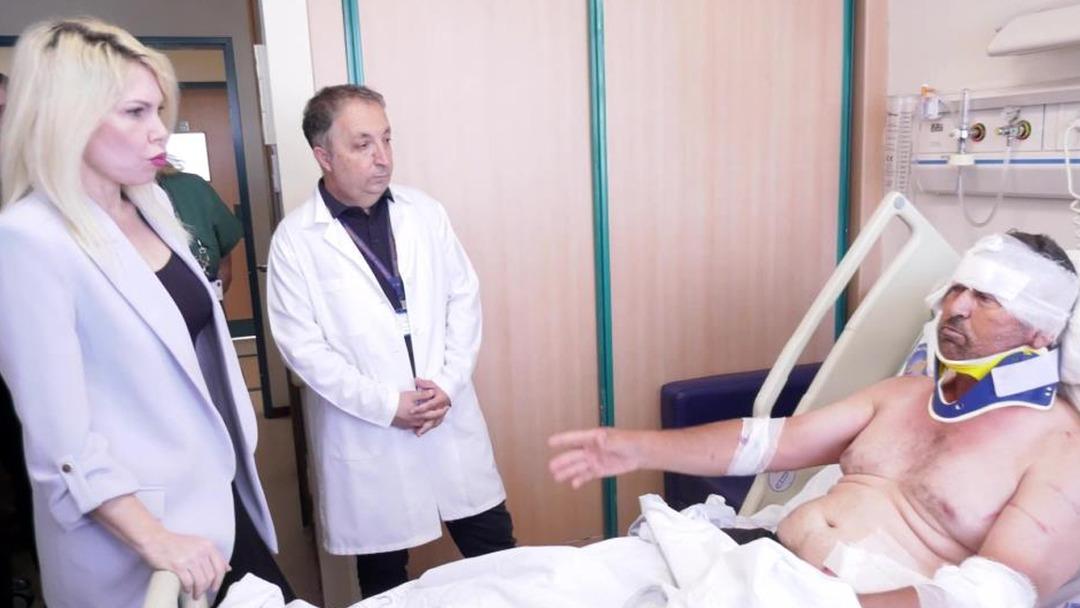 Türkiye nin konuştuğu adam taburcu oldu! Aslanla mücadelesini anlattı: "Sinek ısırmasın diye üstümüzü örttük, aslan ısırdı" 3