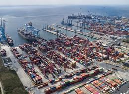 Türkiye'nin komşularına ihracatı yılın ilk yarısında 13,3 milyar dolara ulaştı