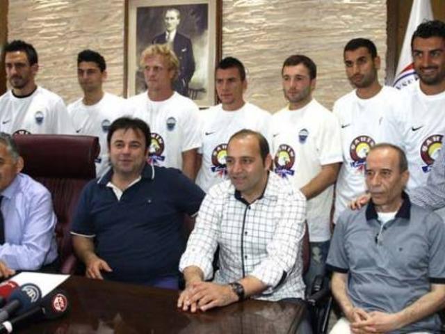 Erciyesspor'da toplu imza töreni!