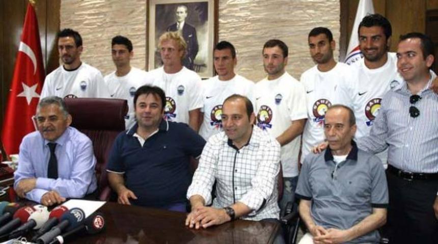 Erciyesspor'da toplu imza töreni!