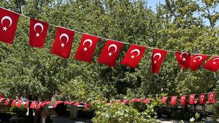 Siverek ay yıldızlı bayraklarla donatıldı