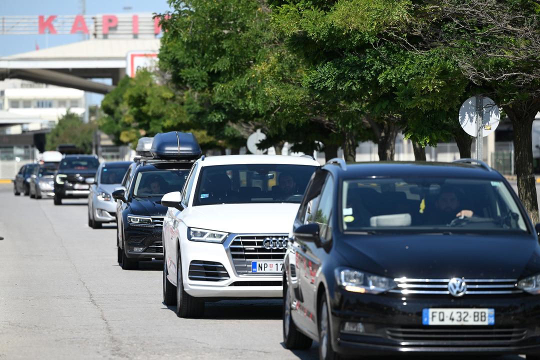 Sınır kapılarında yoğunluk! 3 haftada 159 bin araç giriş yaptı 4