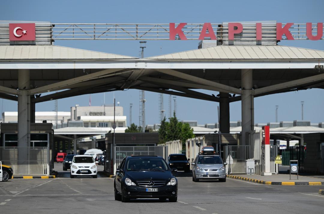Sınır kapılarında yoğunluk! 3 haftada 159 bin araç giriş yaptı 8